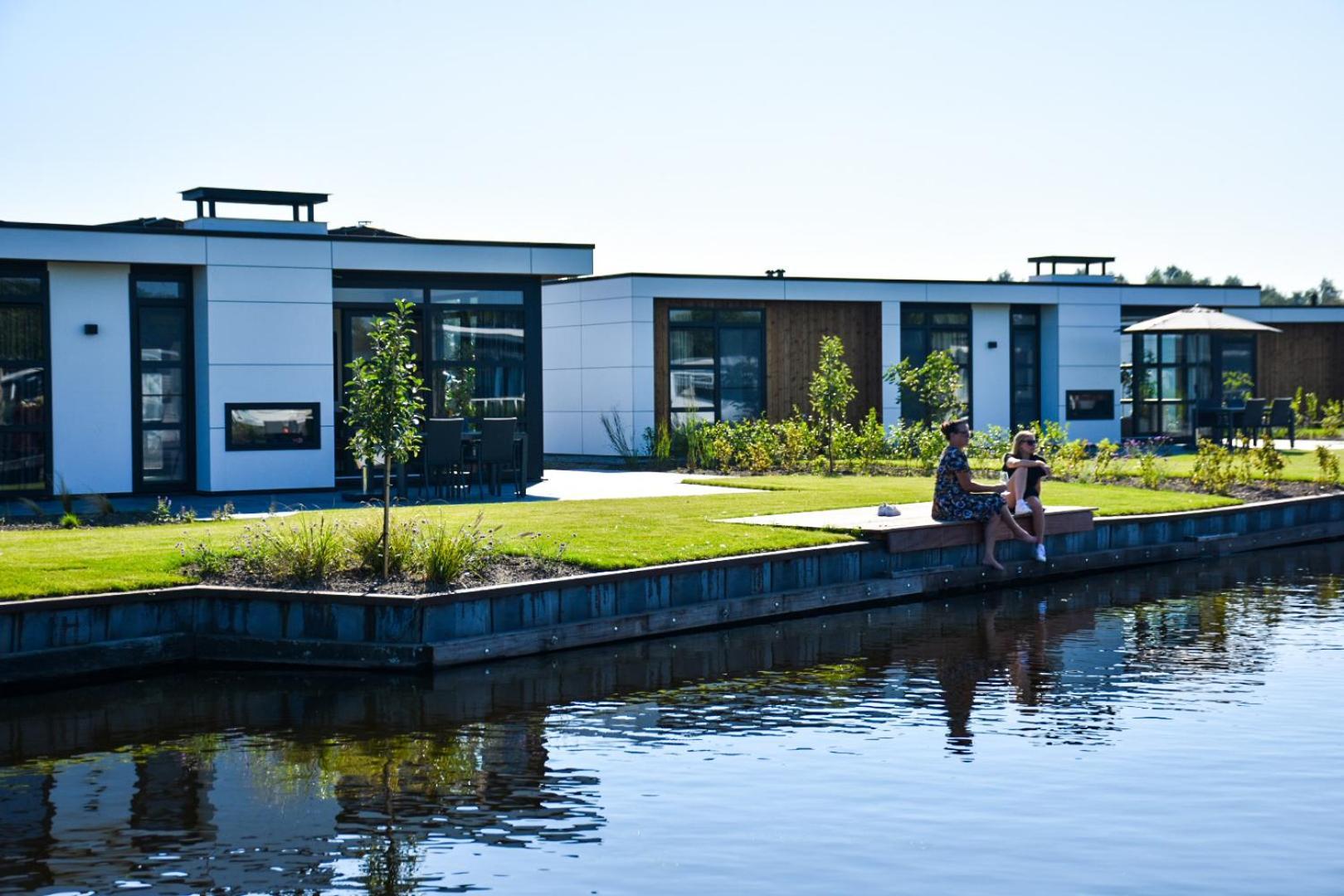 Marinapark Residentie Nieuw Loosdrecht Villa Exterior photo
